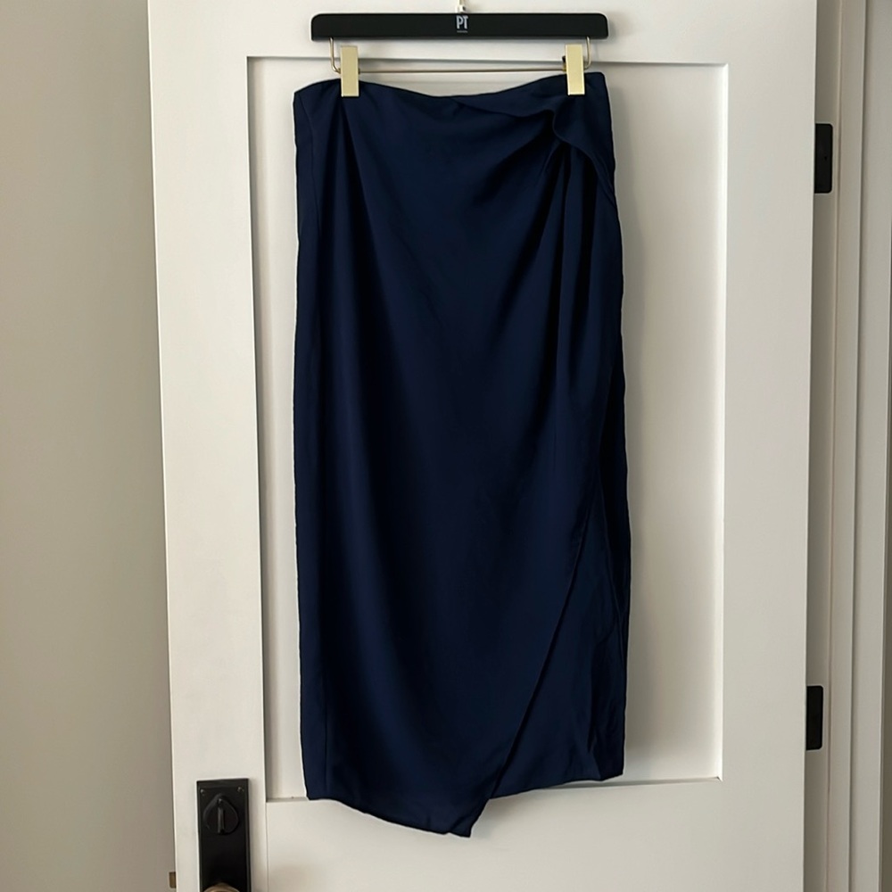 Vince skirt, navy, size 6